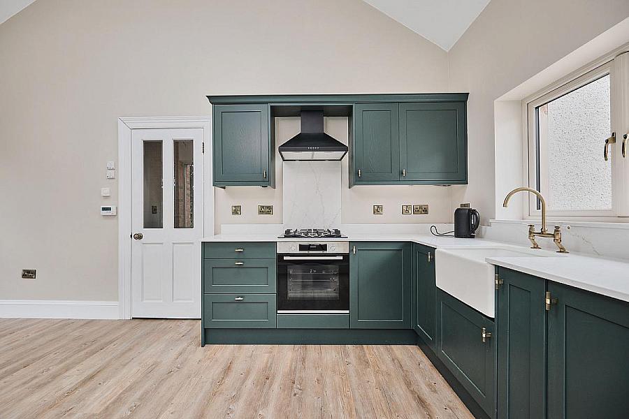 10 Queenora Avenue & Seperate Annex