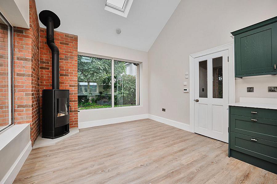 10 Queenora Avenue & Seperate Annex