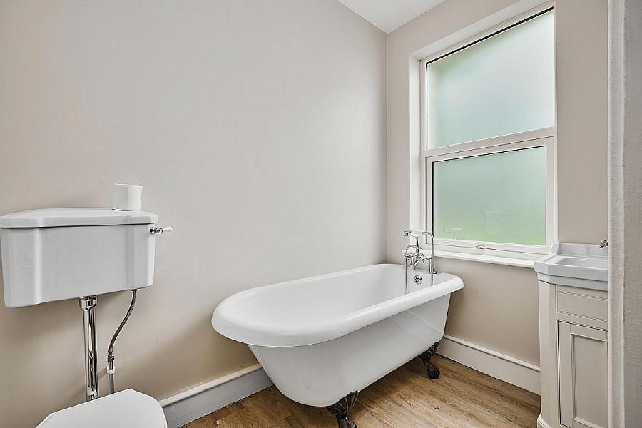 10 Queenora Avenue & Seperate Annex