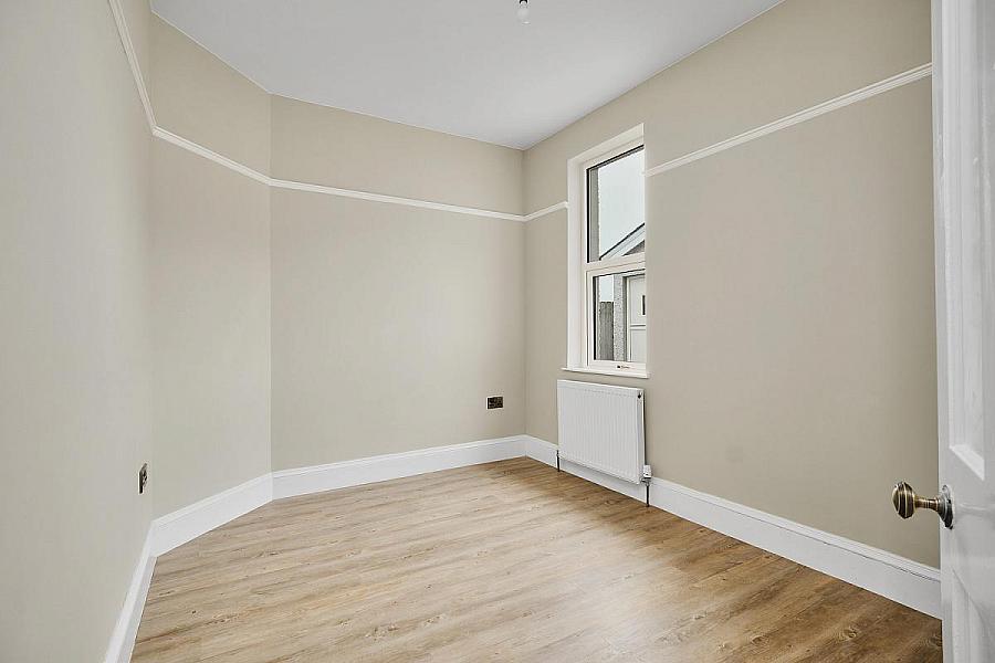 10 Queenora Avenue & Seperate Annex