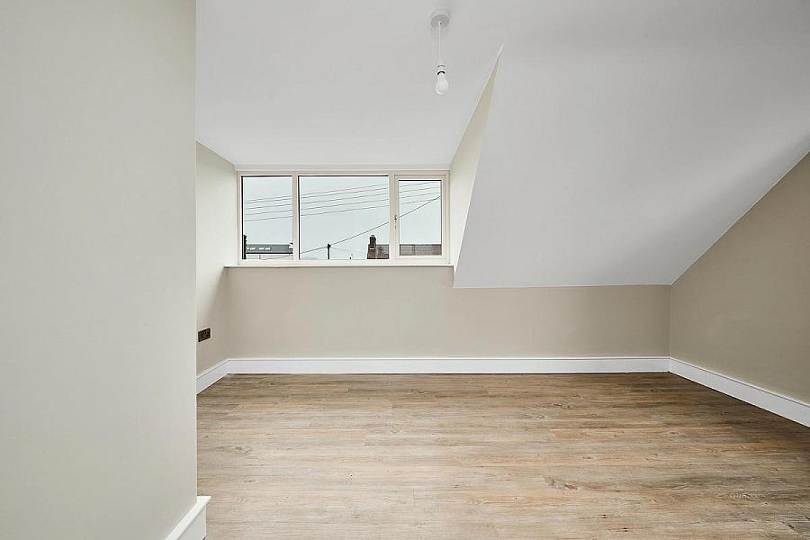 10 Queenora Avenue & Seperate Annex