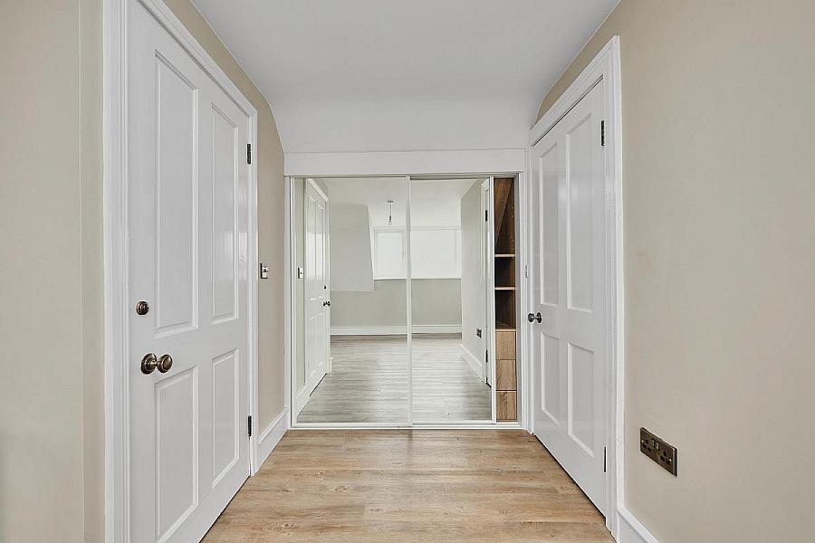 10 Queenora Avenue & Seperate Annex