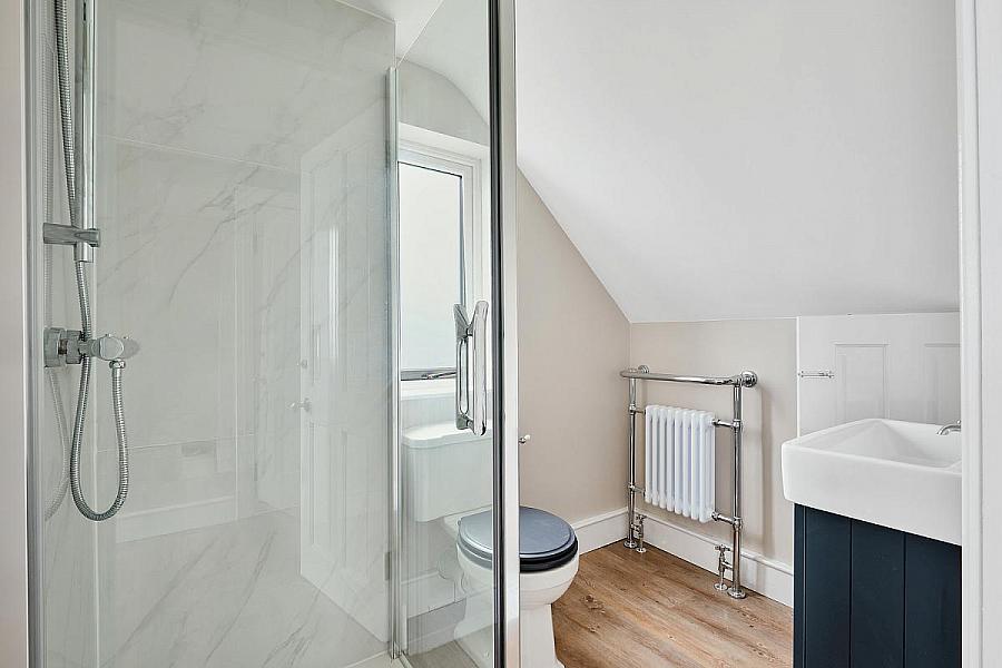 10 Queenora Avenue & Seperate Annex