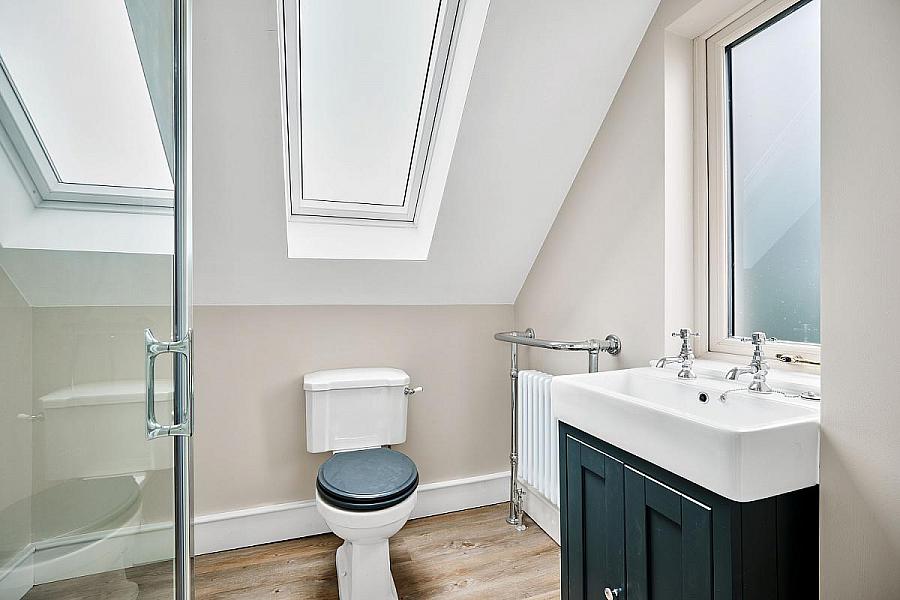 10 Queenora Avenue & Seperate Annex