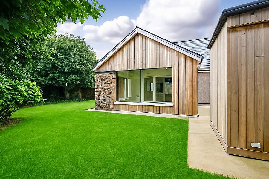 10 Queenora Avenue & Seperate Annex