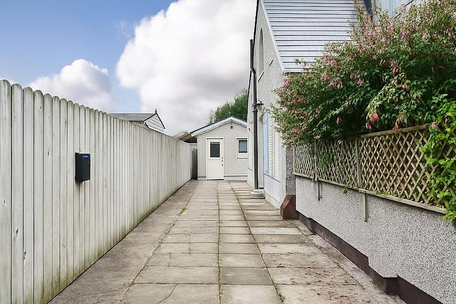 10 Queenora Avenue & Seperate Annex