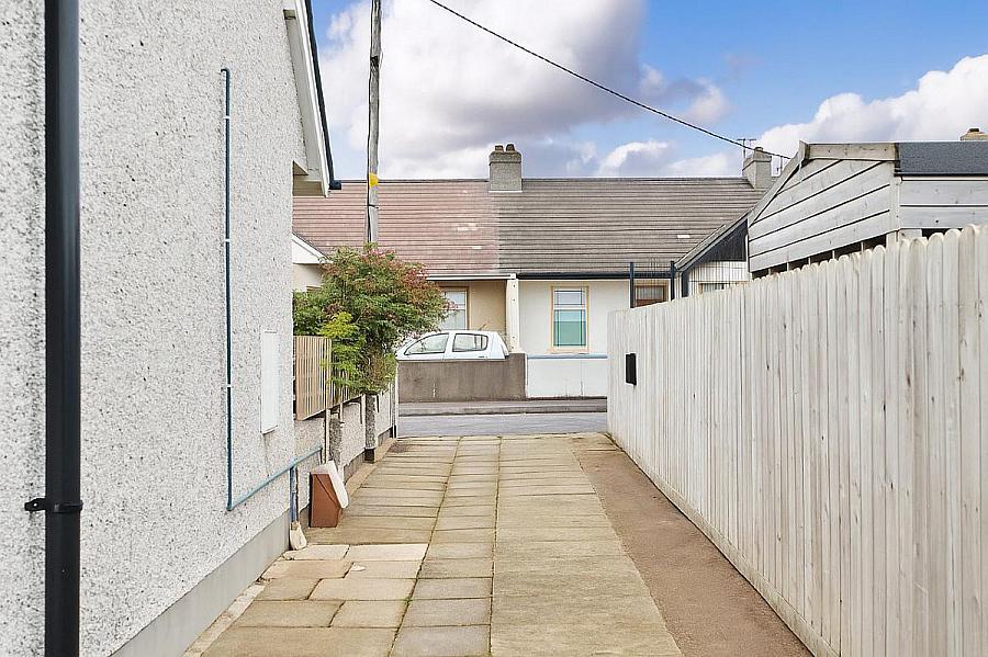 10 Queenora Avenue & Seperate Annex