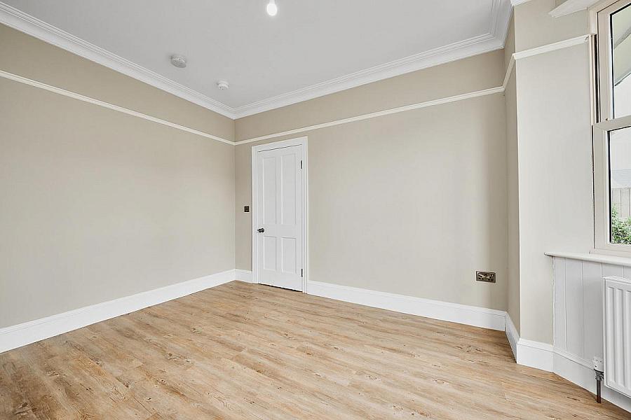 10 Queenora Avenue & Seperate Annex