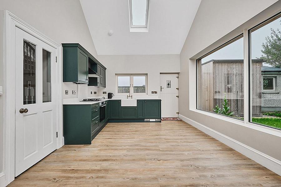 10 Queenora Avenue & Seperate Annex