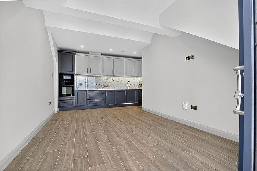 Apartment 6, 17 The Promenade