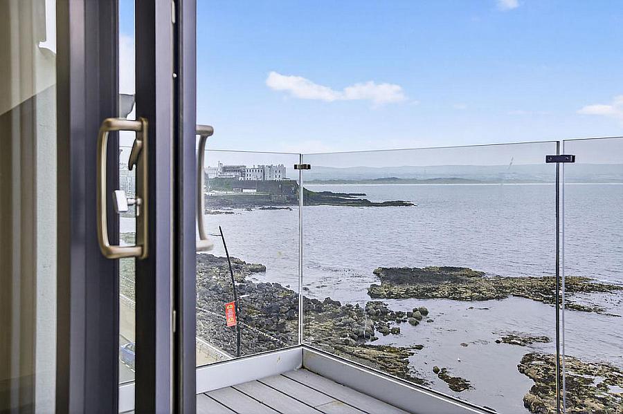 Apartment 6, 17 The Promenade