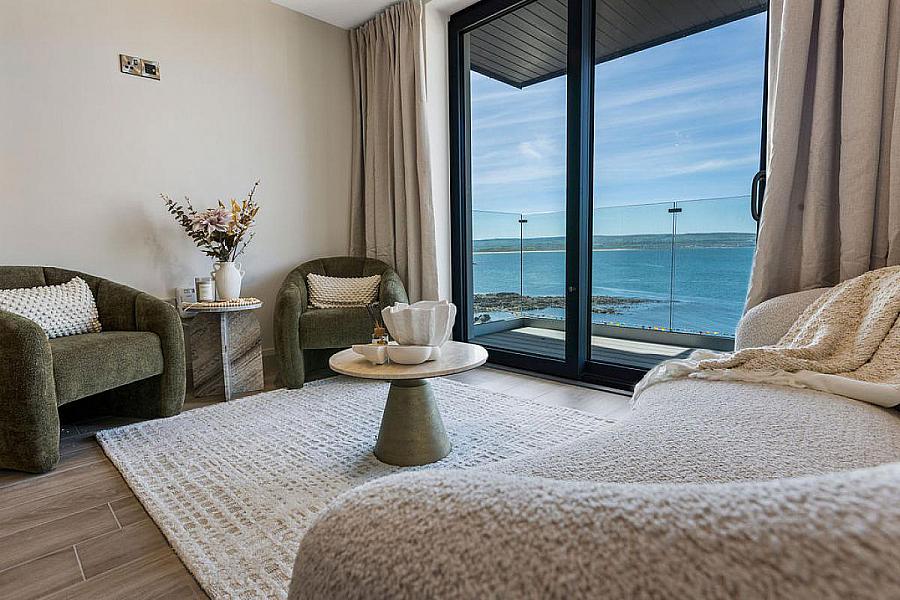 Apartment 2, 17 The Promenade