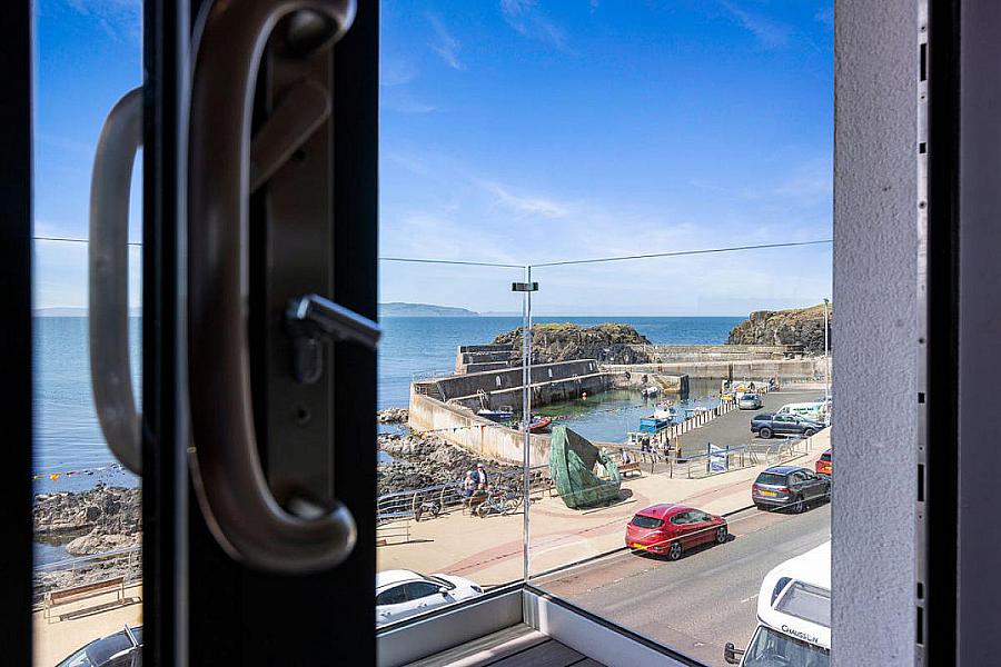 Apartment 2, 17 The Promenade