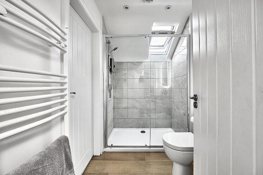 Apartment 6, 97 Eglinton Street