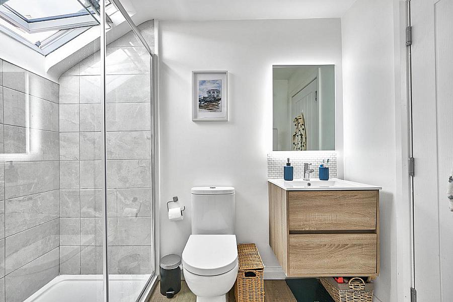 Apartment 6, 97 Eglinton Street