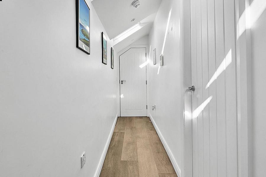 Apartment 6, 97 Eglinton Street