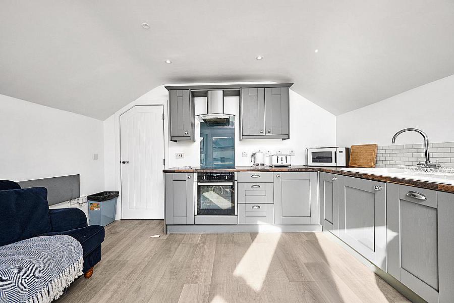 Apartment 6, 97 Eglinton Street