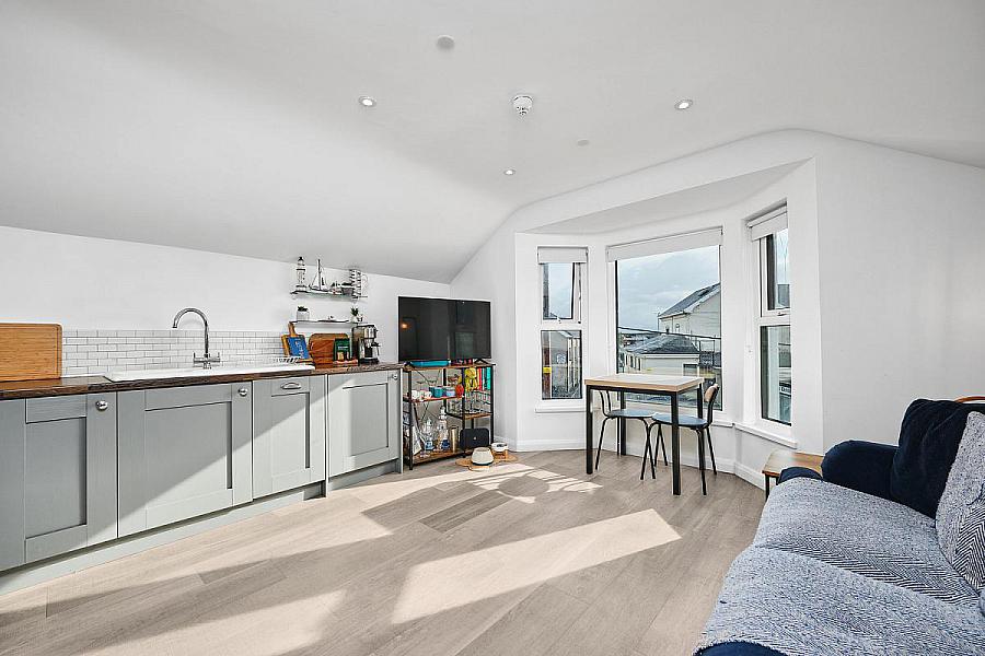 Apartment 6, 97 Eglinton Street