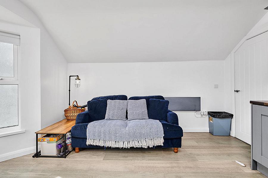 Apartment 6, 97 Eglinton Street