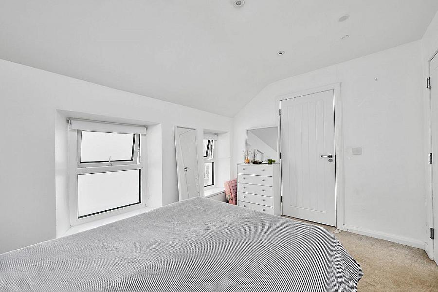 Apartment 6, 97 Eglinton Street