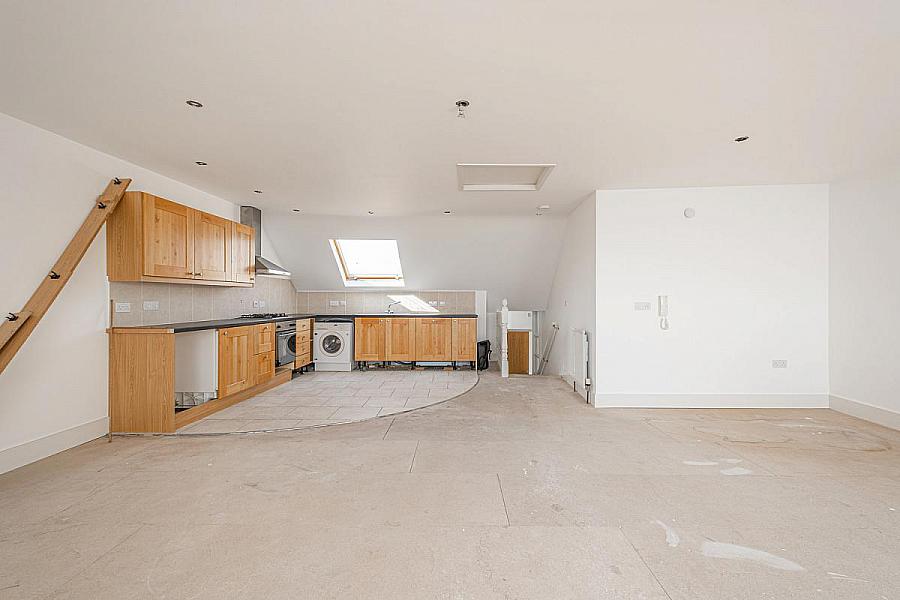 Apt 4, 16 Lansdowne Crescent