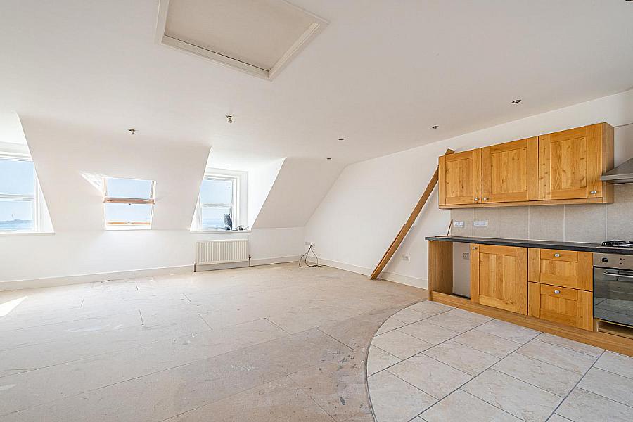 Apt 4, 16 Lansdowne Crescent