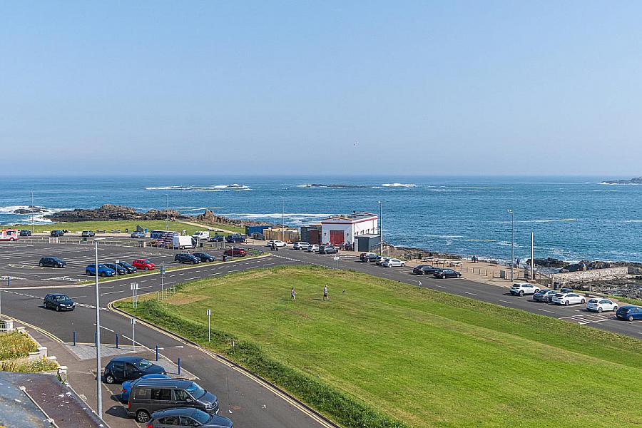 Apt 4, 16 Lansdowne Crescent