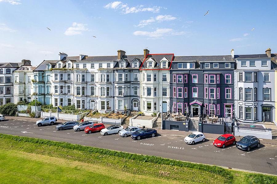 Apt 4, 16 Lansdowne Crescent