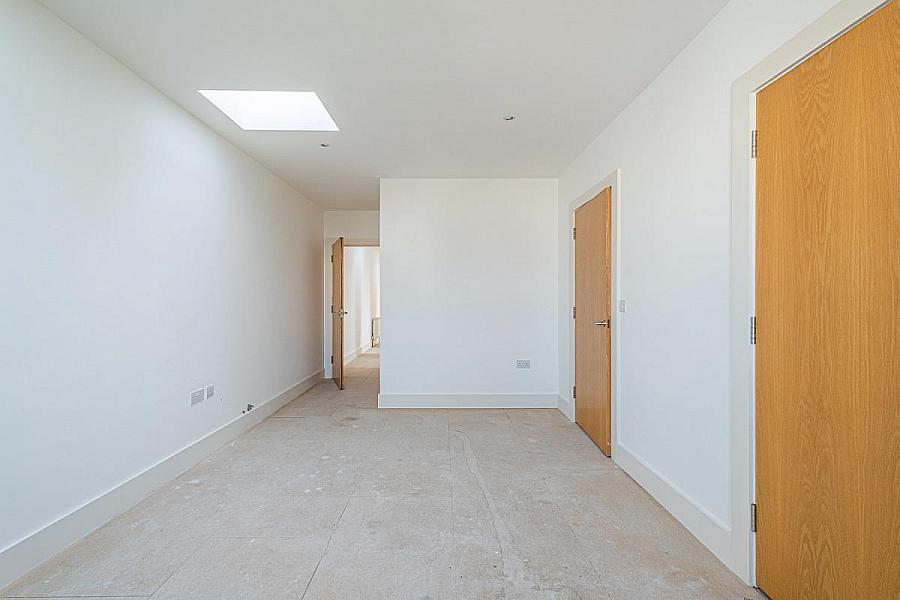 Apt 4, 16 Lansdowne Crescent