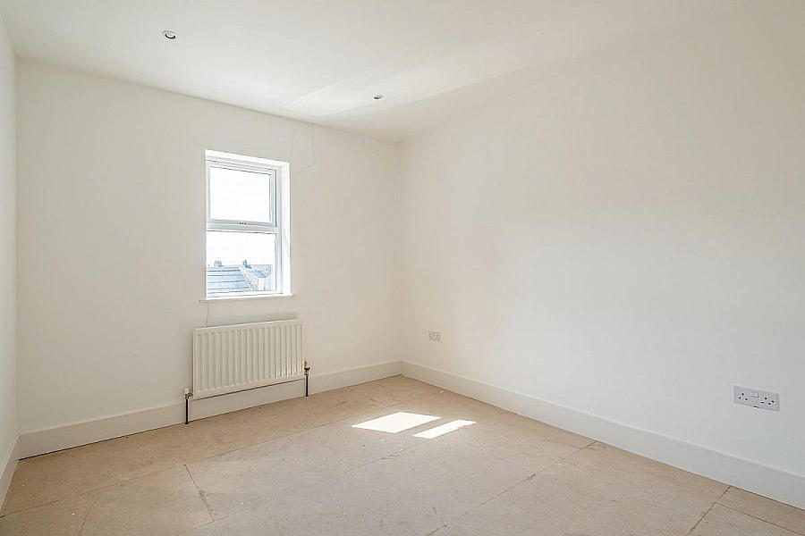 Apt 4, 16 Lansdowne Crescent