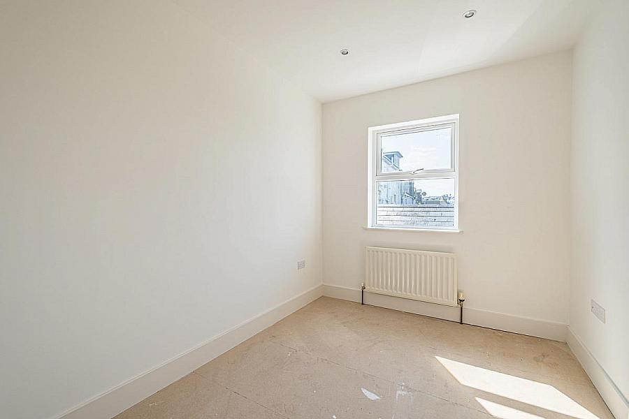 Apt 4, 16 Lansdowne Crescent