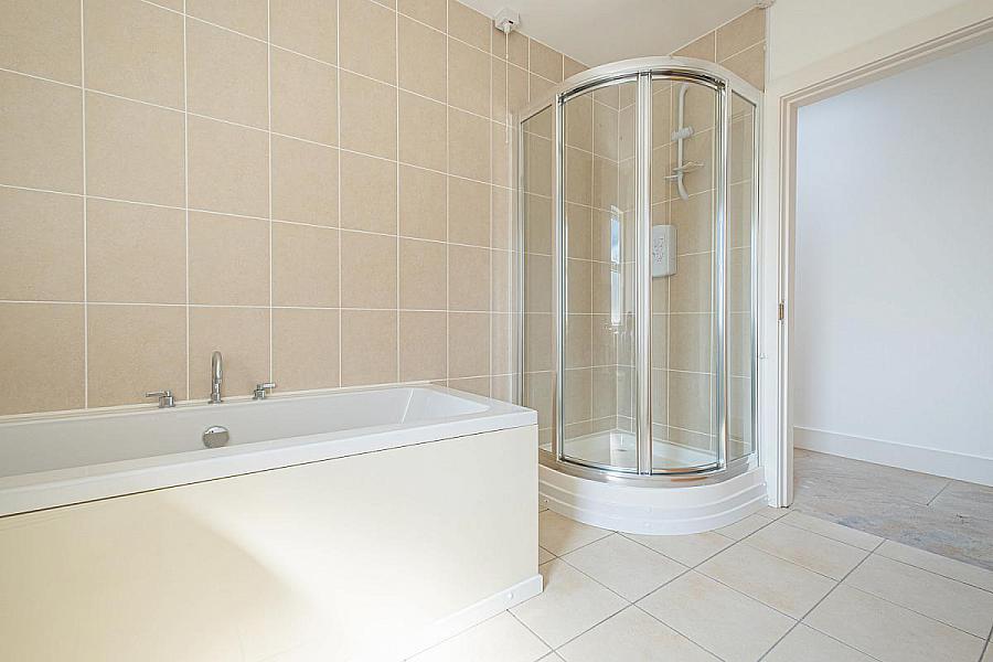 Apt 4, 16 Lansdowne Crescent