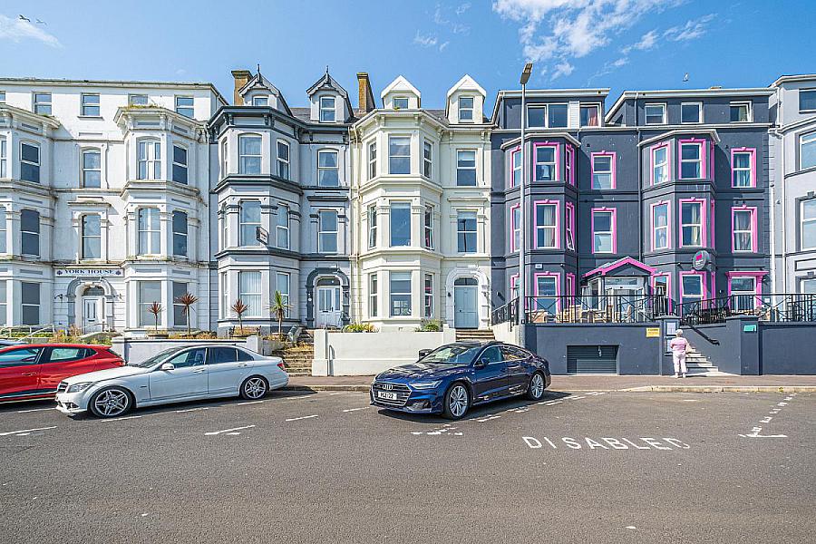 Apt 4, 16 Lansdowne Crescent