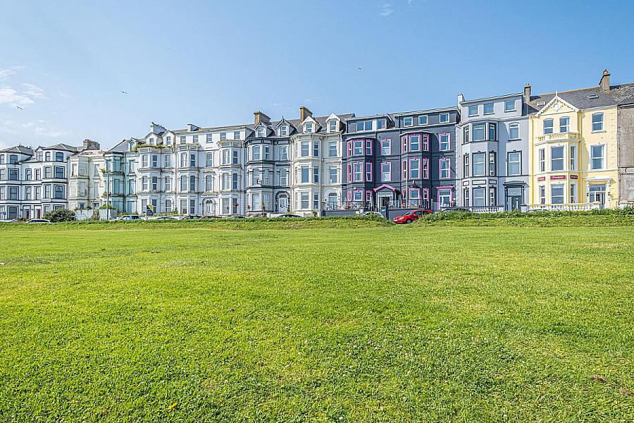 Apt 4, 16 Lansdowne Crescent