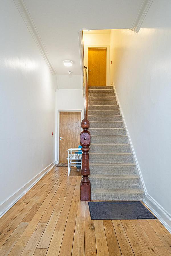 Apt 4, 16 Lansdowne Crescent