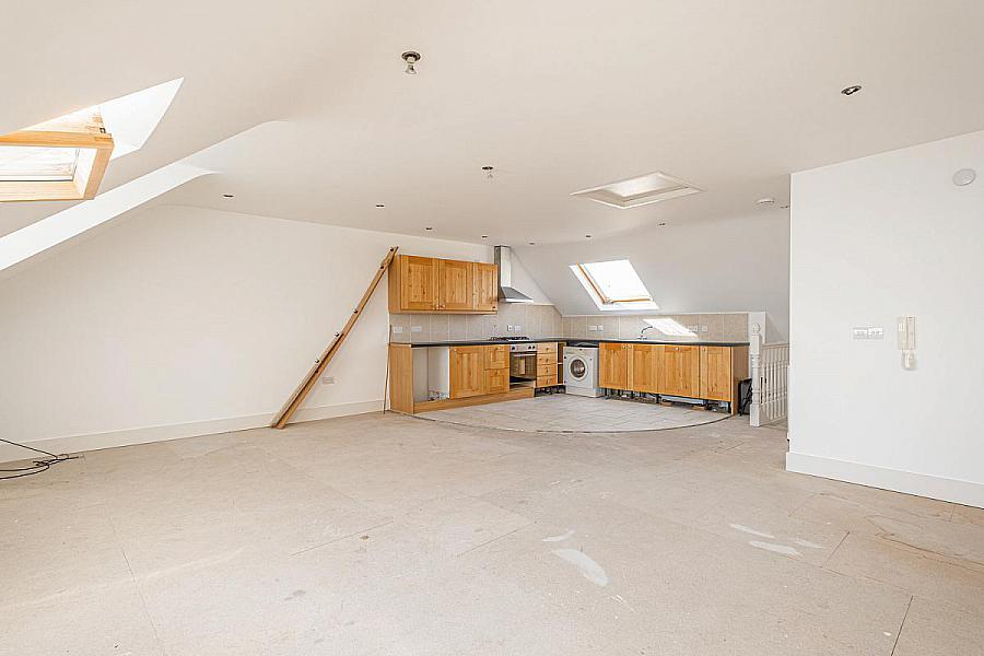 Apt 4, 16 Lansdowne Crescent