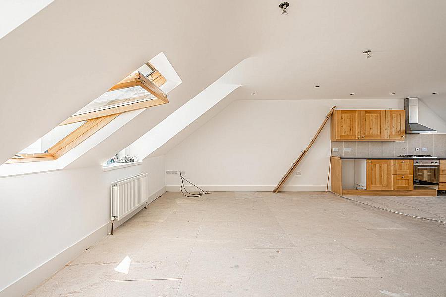 Apt 4, 16 Lansdowne Crescent