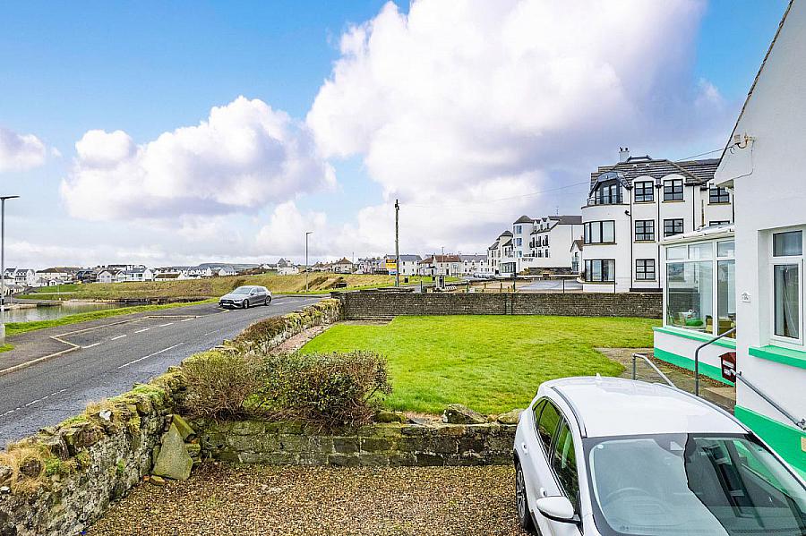 16 Bayhead Road, Portballintrae