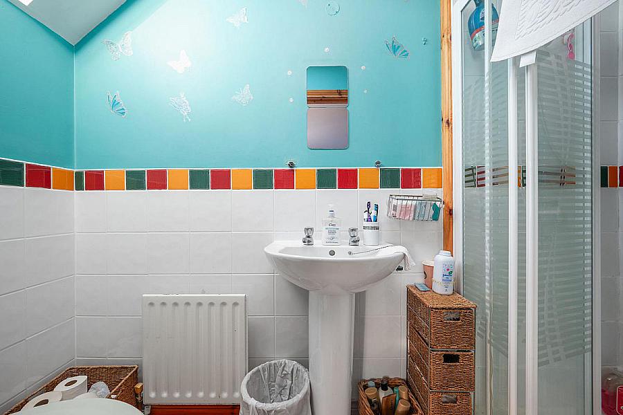 21B Glenmanus Village