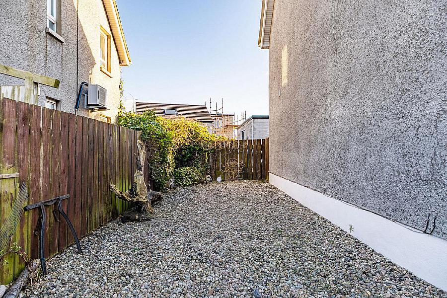 21B Glenmanus Village