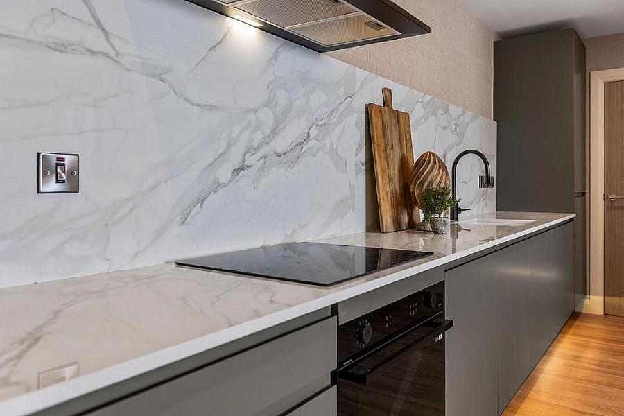 13 Six West, Apt 5, 17 The Promenade