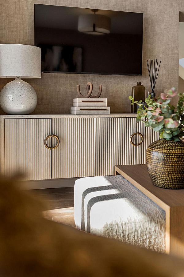 13 Six West, Apt 5, 17 The Promenade