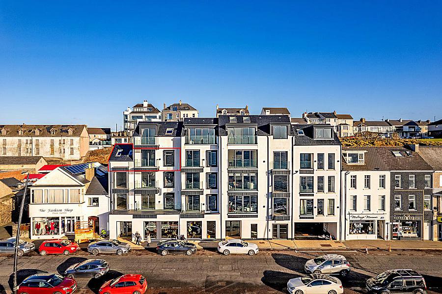 13 Six West, Apt 5, 17 The Promenade