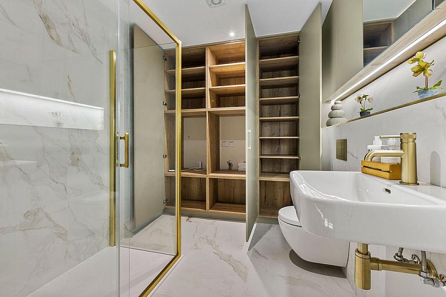 13 Six West, Apt 5, 17 The Promenade