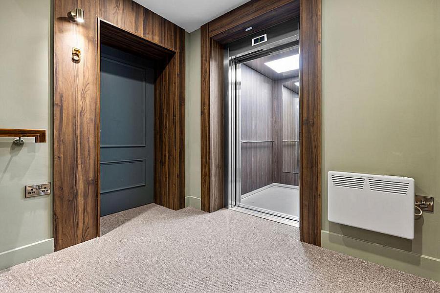 13 Six West, Apt 5, 17 The Promenade