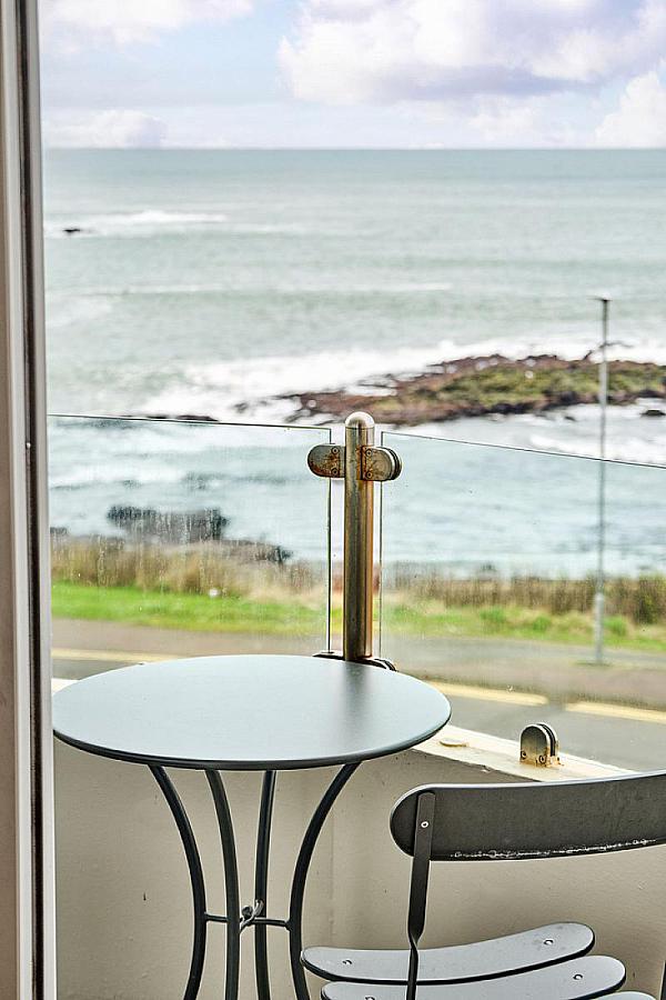 6 Dunsandel, 43 Beach Road