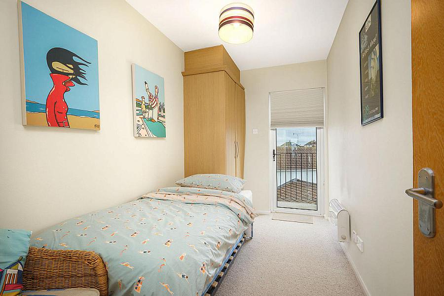 6 Dunsandel, 43 Beach Road