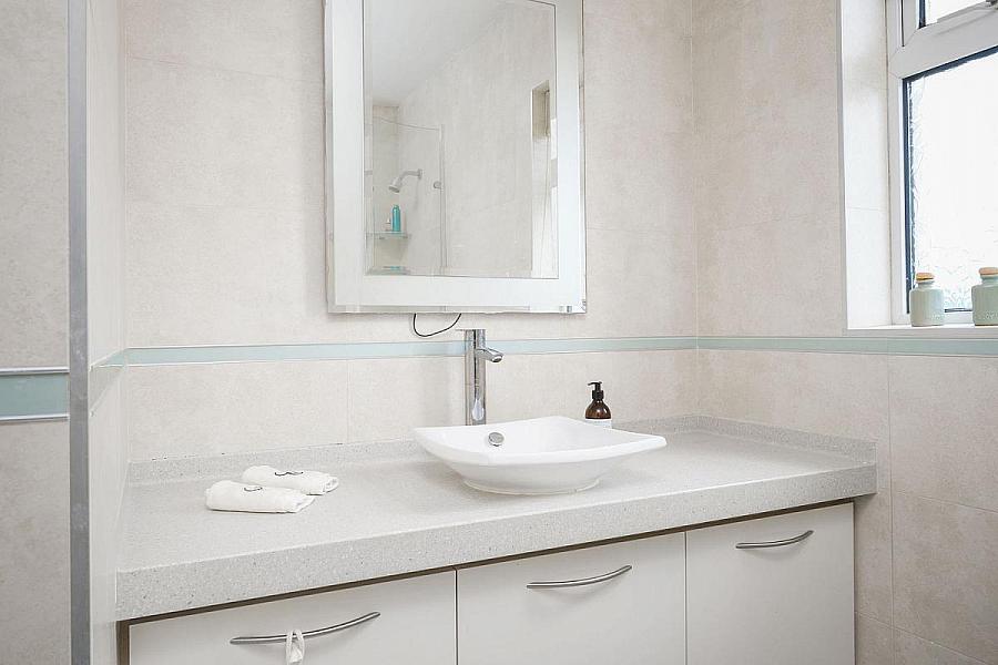 6 Dunsandel, 43 Beach Road