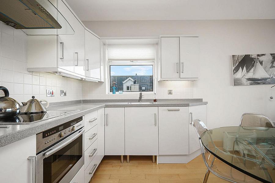 6 Dunsandel, 43 Beach Road