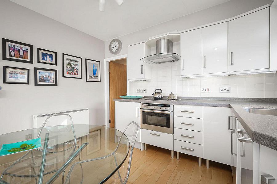 6 Dunsandel, 43 Beach Road